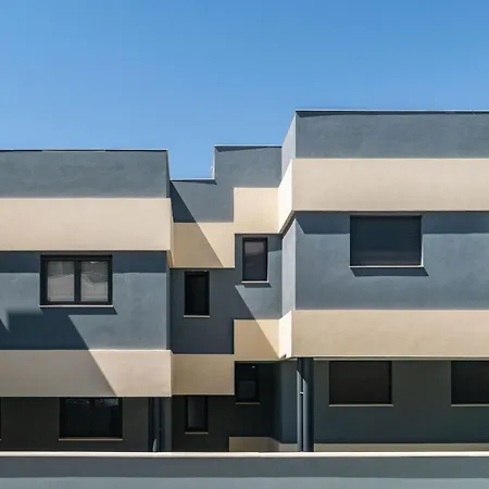 Contemporary 3-bedroom In Oasis 325 * Εστεπόνα