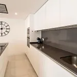 Contemporary 3-bedroom In Oasis 325 * Estepona