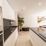 Contemporary 3-bedroom In Oasis 325 Apartment