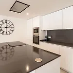 Contemporary 3-bedroom In Oasis 325 Apartment *
