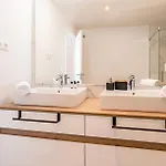 Apartment Contemporary 3-bedroom In Oasis 325 Estepona