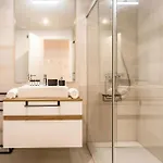Contemporary 3-bedroom In Oasis 325 Apartment *