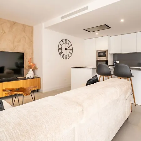 Contemporary 3-bedroom In Oasis 325