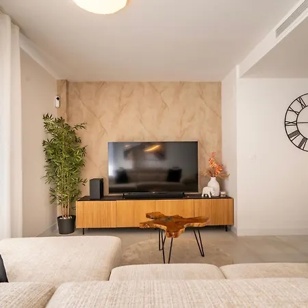 Contemporary 3-bedroom In Oasis 325 Apartman *