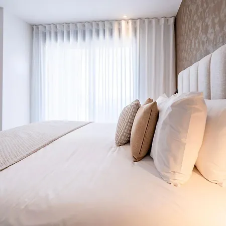 Contemporary 3-bedroom In Oasis 325 * Estepona