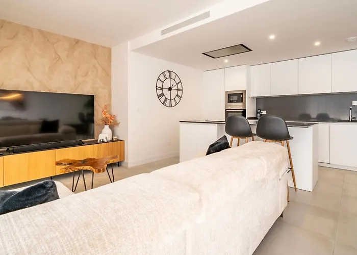 Contemporary 3-bedroom In Oasis 325