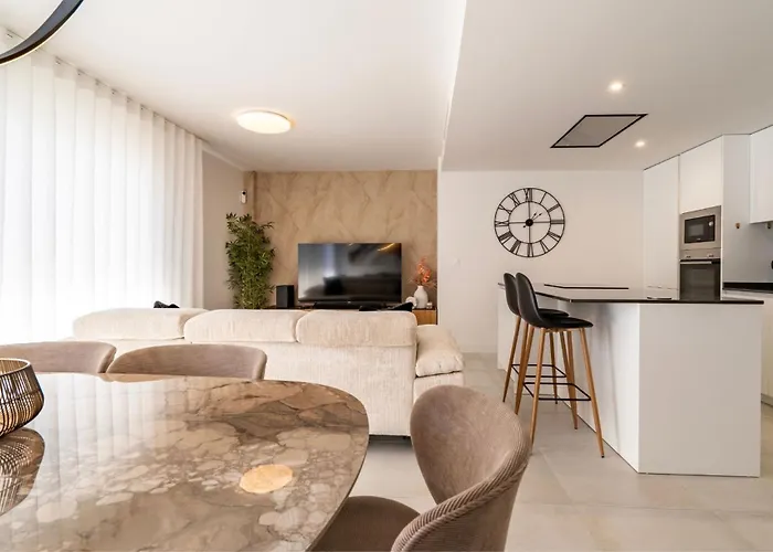 Apartment Contemporary 3-bedroom In Oasis 325 *