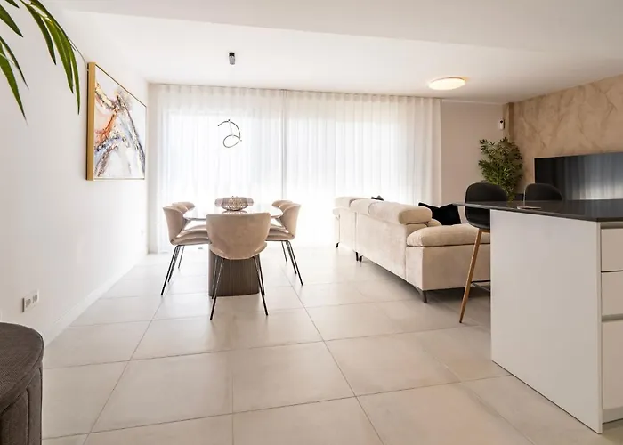 Contemporary 3-bedroom In Oasis 325 Apartment Estepona