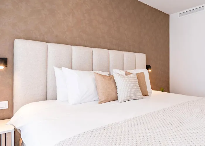 Contemporary 3-bedroom In Oasis 325