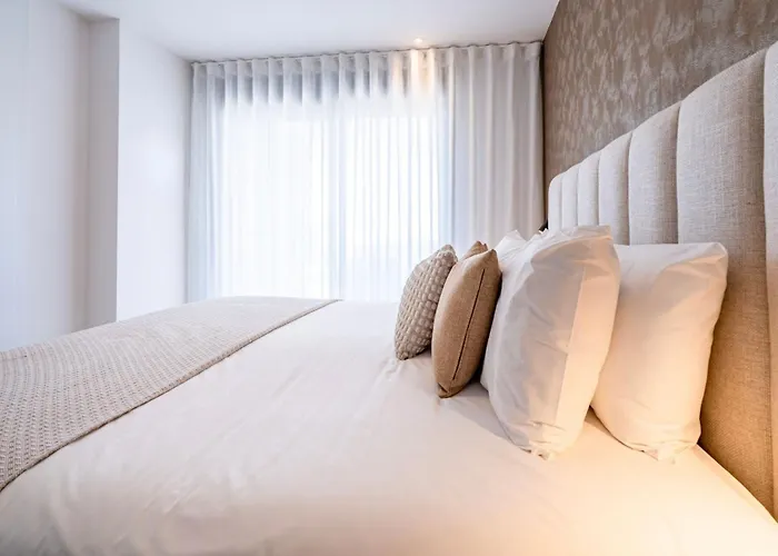 Contemporary 3-bedroom In Oasis 325 * Estepona