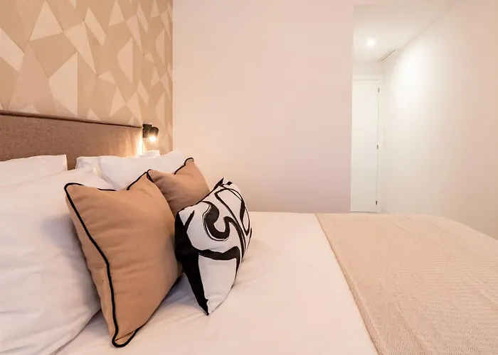 Apartment Contemporary 3-bedroom In Oasis 325 Estepona