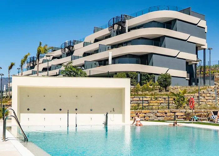 Apartment Contemporary 3-bedroom In Oasis 325 Estepona