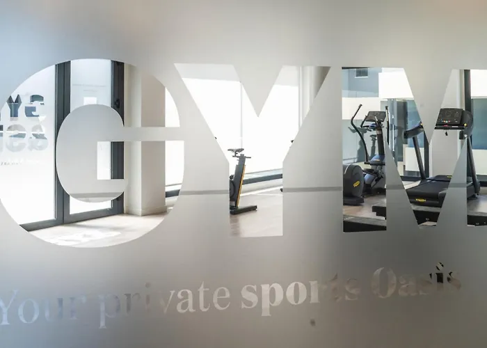 Contemporary 3-bedroom In Oasis 325 Estepona