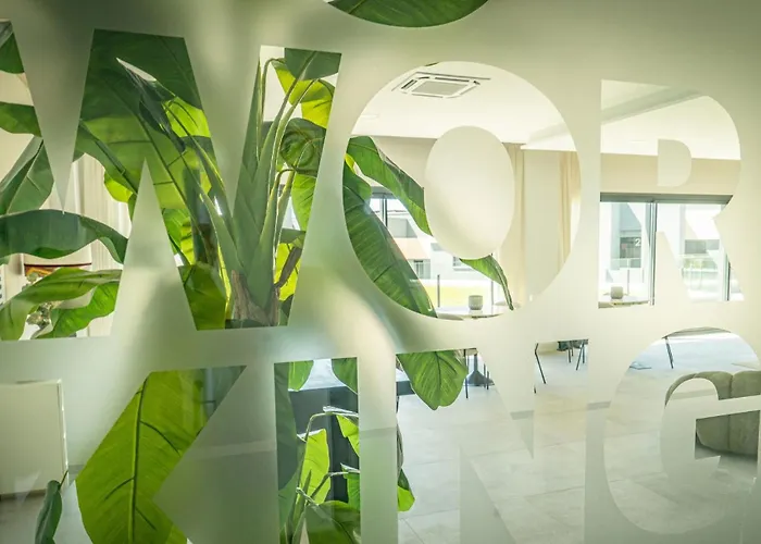 Contemporary 3-bedroom In Oasis 325 Apartment *