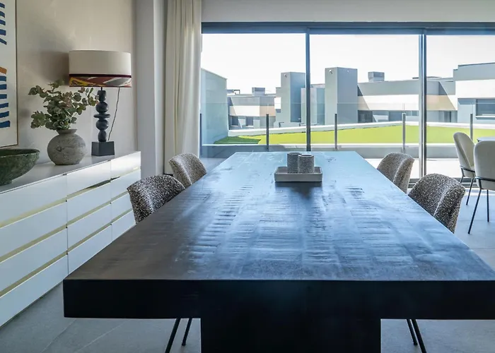 Apartment Contemporary 3-bedroom In Oasis 325