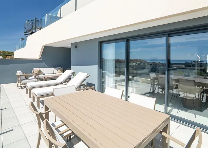 Apartment Contemporary 3-bedroom In Oasis 325