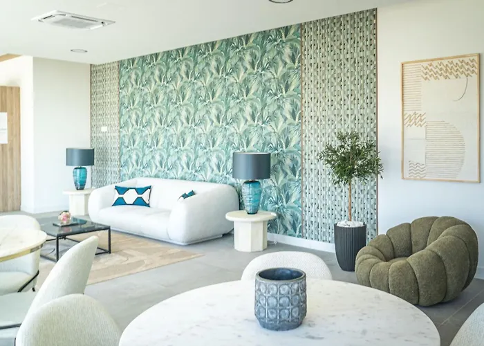 Apartment Contemporary 3-bedroom In Oasis 325 *