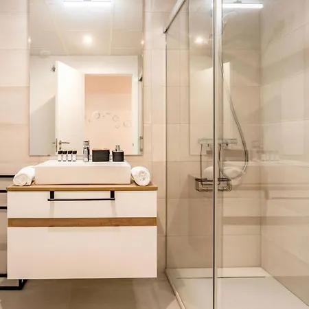 Contemporary 3-bedroom In Oasis 325 דירה *