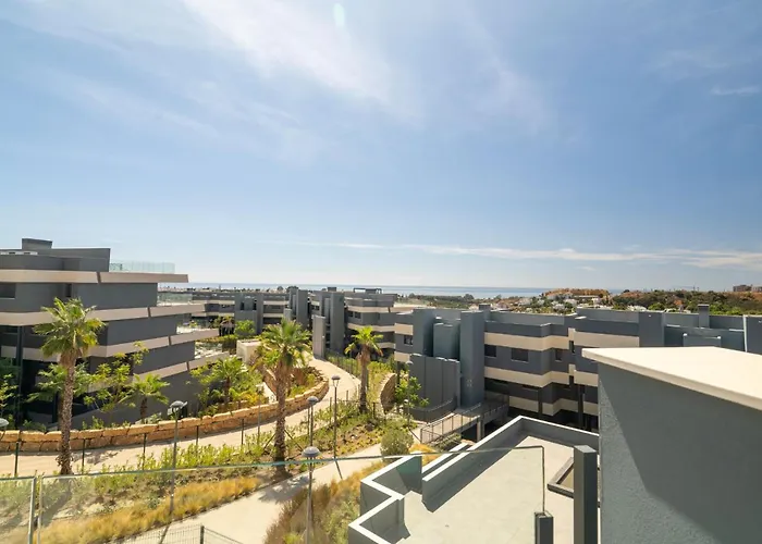 Contemporary 3-bedroom In Oasis 325 Estepona