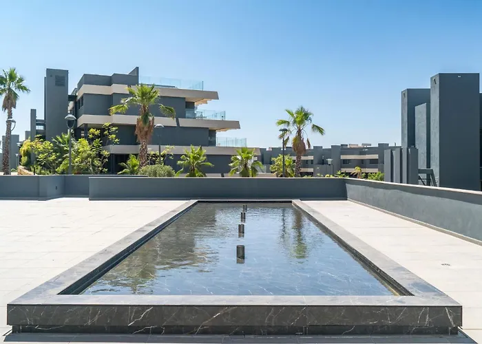 Contemporary 3-bedroom In Oasis 325 * Estepona
